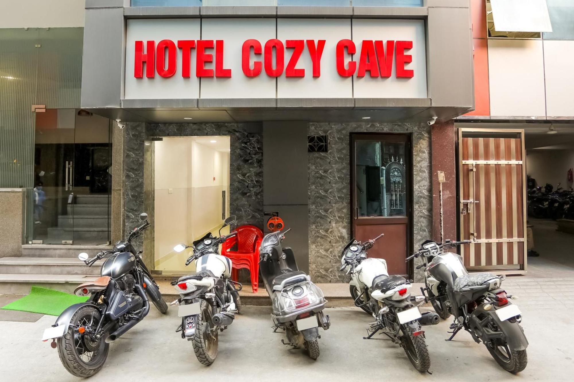 Hotel O Cozy Cave New Delhi Exterior photo